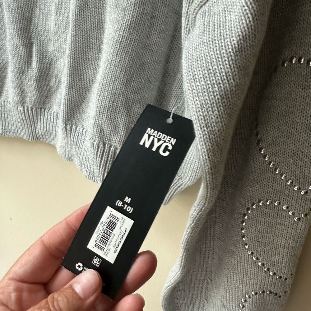 NYC Light Gray Sweater with Heart Design - Picture 6 of 11